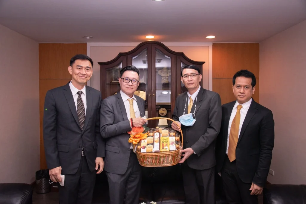 มอบกระเช้าสวัสดีปีใหม่ในโอกาสวันขึ้นปีใหม่ 2564