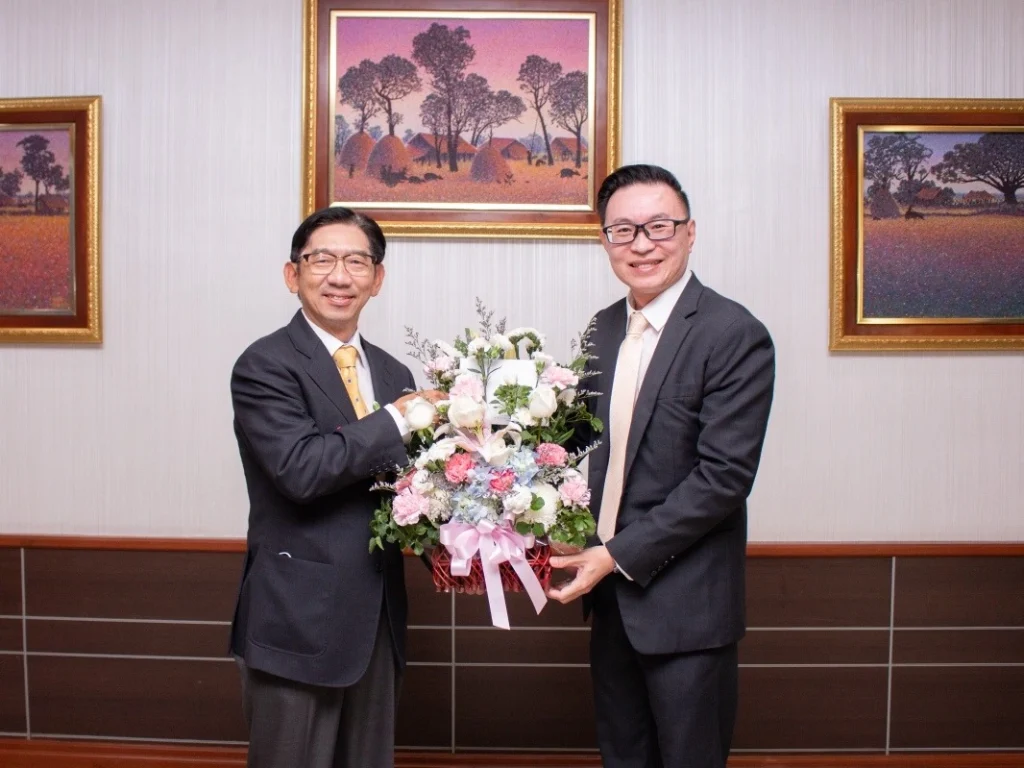 640118 01 แสดงความยินดีแด่ “ศาสตราจารย์ ดร.สมคิด เลิศไพฑูรย์”