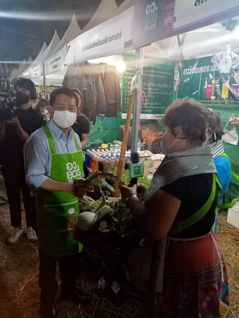 ‘U2T NIDA’ แขวงวังทองหลาง ร่วมออกบูธ ‘อว. BCG Market’ เกษตรแฟร์ 2565