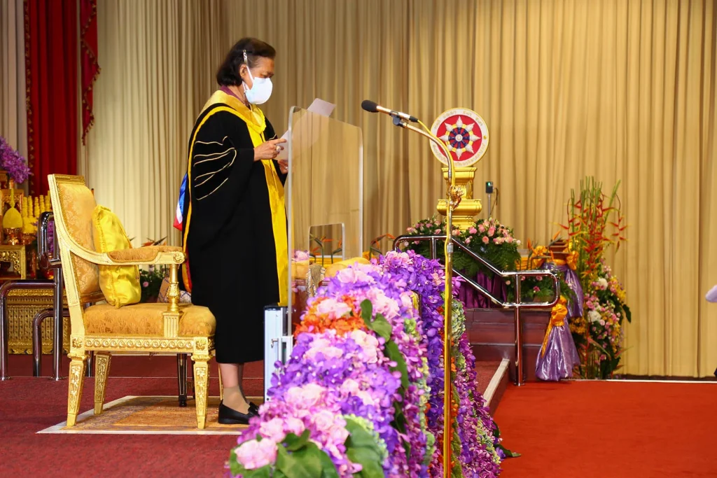 พิธีพระราชทานปริญญาบัตร สถาบันบัณฑิตพัฒนบริหารศาสตร์ ครั้งที่ 42 วันอังคารที่ 26 เมษายน 2565