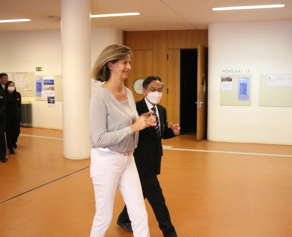 คณะนิติศาสตร์เยือน Juridicum, Universität Wien