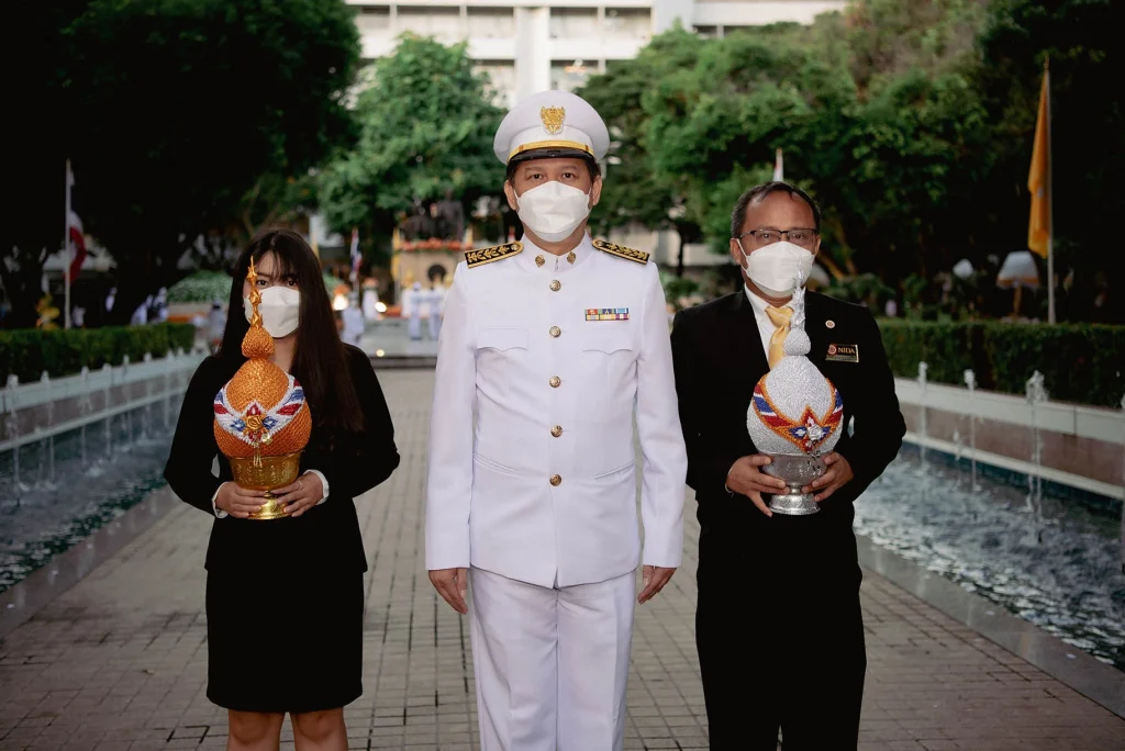 ‘นิด้า’ ร่วมวางพุ่มดอกไม้ถวายราชสักการะ รำลึกในพระมหากรุณาธิคุณ ‘พระบิดาแห่งวิทยาศาสตร์ไทย’