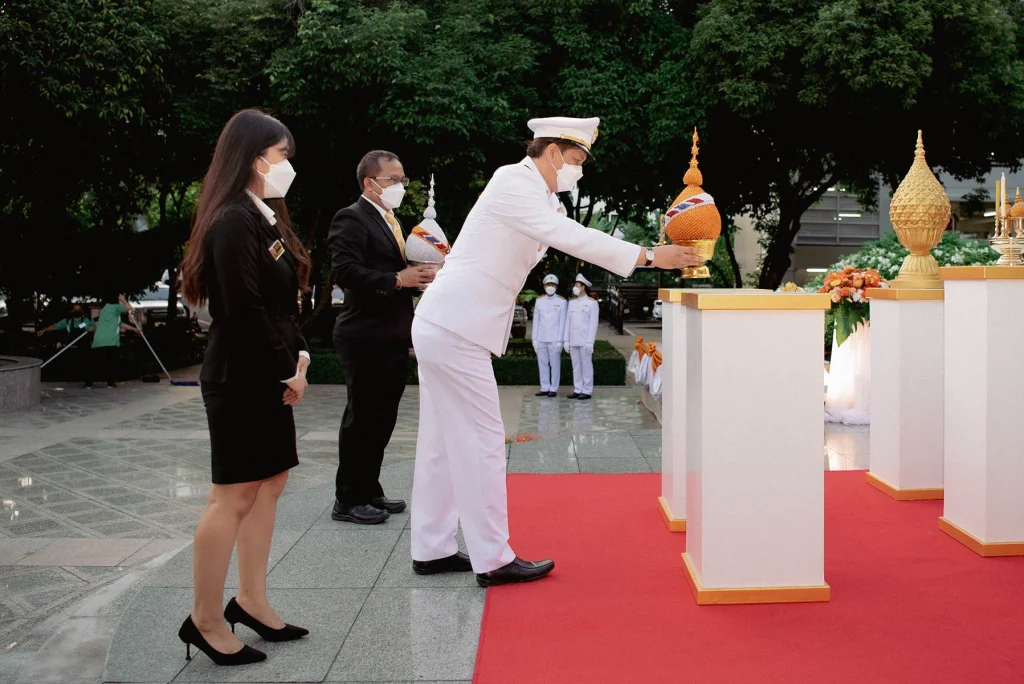 ‘นิด้า’ ร่วมวางพุ่มดอกไม้ถวายราชสักการะ รำลึกในพระมหากรุณาธิคุณ ‘พระบิดาแห่งวิทยาศาสตร์ไทย’