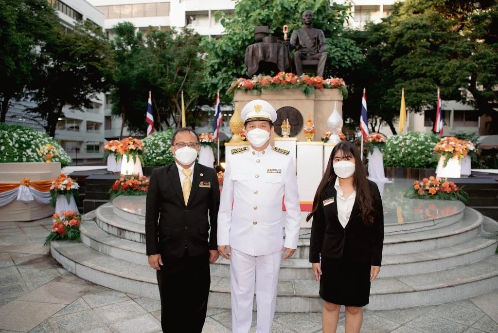 ‘นิด้า’ ร่วมวางพุ่มดอกไม้ถวายราชสักการะ รำลึกในพระมหากรุณาธิคุณ ‘พระบิดาแห่งวิทยาศาสตร์ไทย’