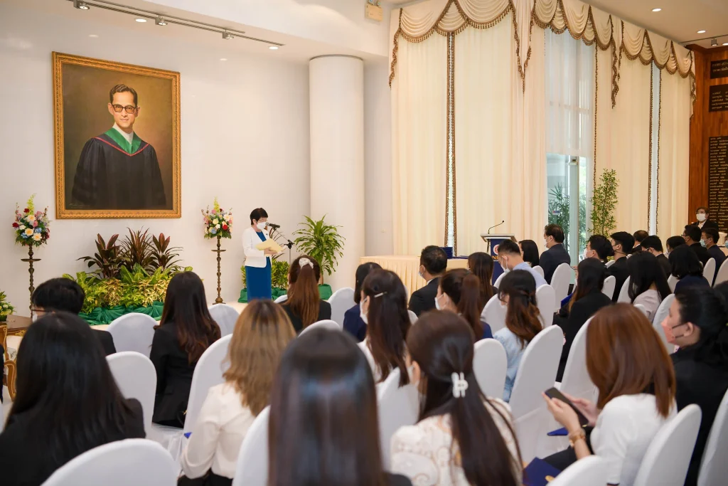 พิธีมอบเกียรติบัตรแก่นักศึกษาที่ได้รับทุนการศึกษาของสถาบัน ประจำปี 2564