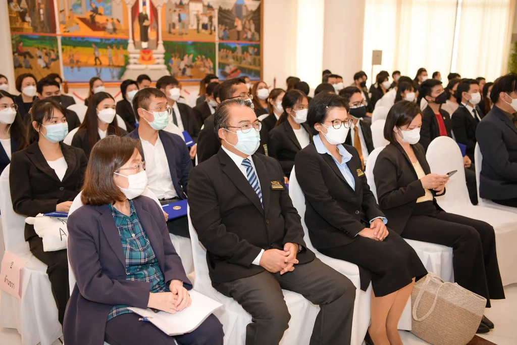 พิธีมอบเกียรติบัตรแก่นักศึกษาที่ได้รับทุนการศึกษาของสถาบัน ประจำปี 2564