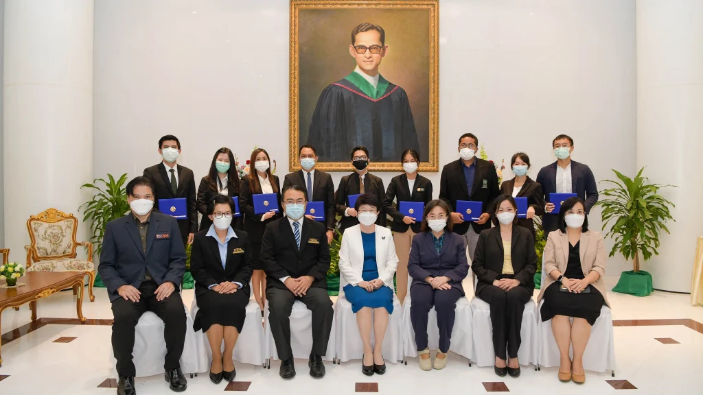 พิธีมอบเกียรติบัตรแก่นักศึกษาที่ได้รับทุนการศึกษาของสถาบัน ประจำปี 2564