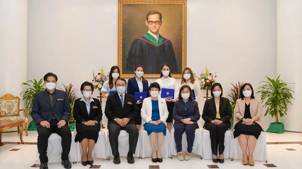 พิธีมอบเกียรติบัตรแก่นักศึกษาที่ได้รับทุนการศึกษาของสถาบัน ประจำปี 2564