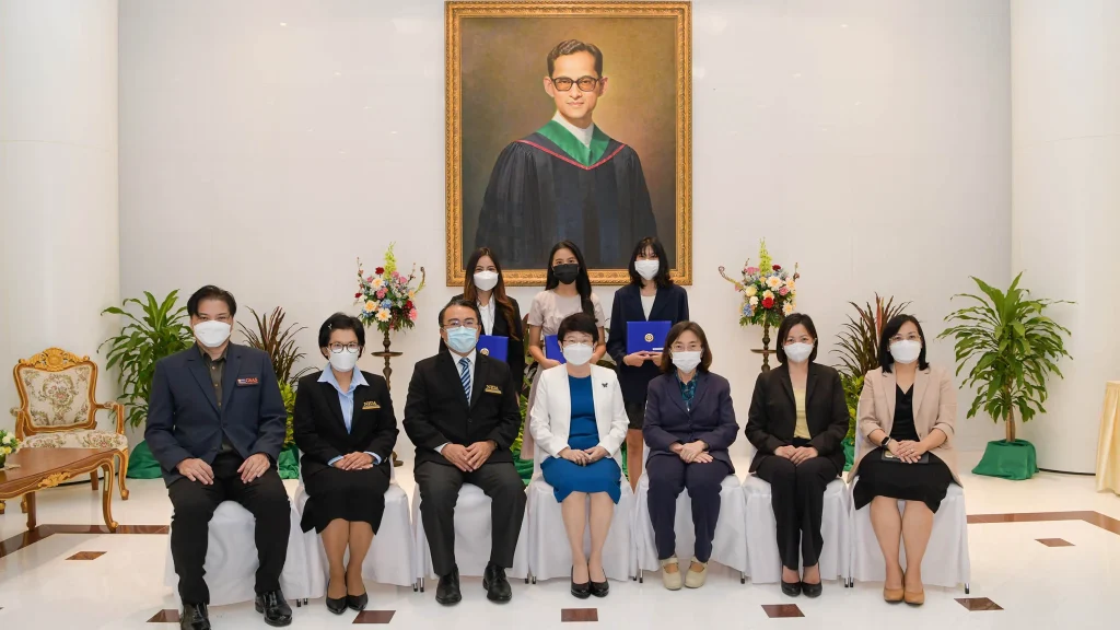 พิธีมอบเกียรติบัตรแก่นักศึกษาที่ได้รับทุนการศึกษาของสถาบัน ประจำปี 2564