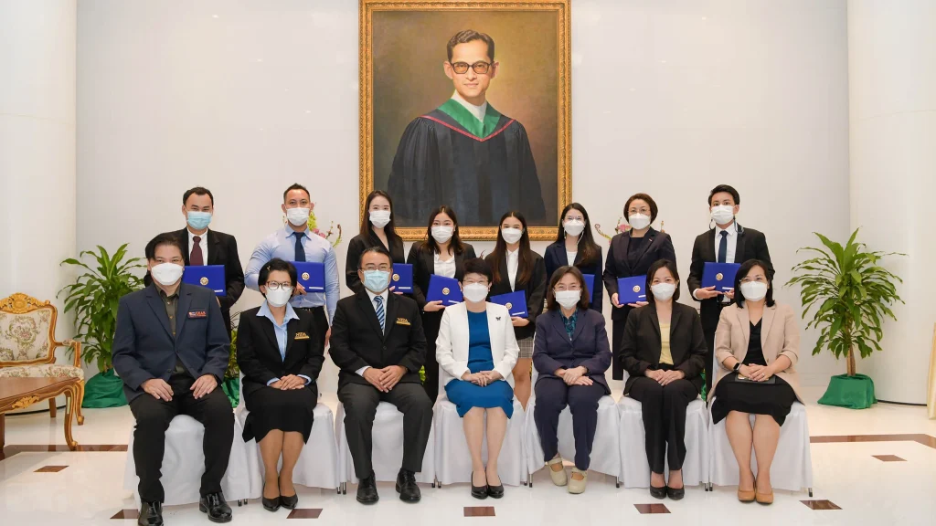 พิธีมอบเกียรติบัตรแก่นักศึกษาที่ได้รับทุนการศึกษาของสถาบัน ประจำปี 2564