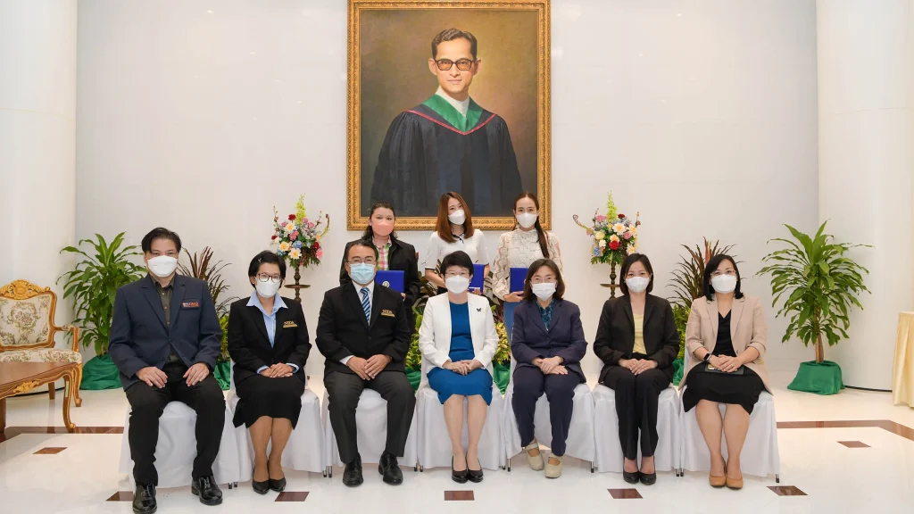 พิธีมอบเกียรติบัตรแก่นักศึกษาที่ได้รับทุนการศึกษาของสถาบัน ประจำปี 2564
