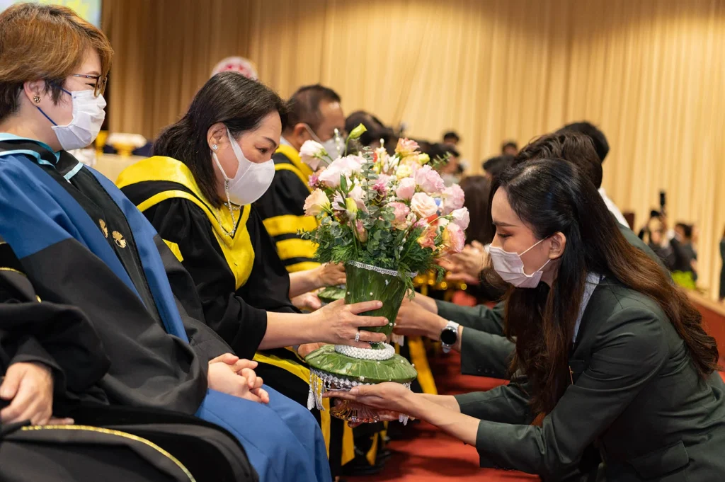 นิด้า จัดพิธีไหว้ครู และพิธีมอบโล่และรางวัลต่าง ๆ ประจำปี 2565