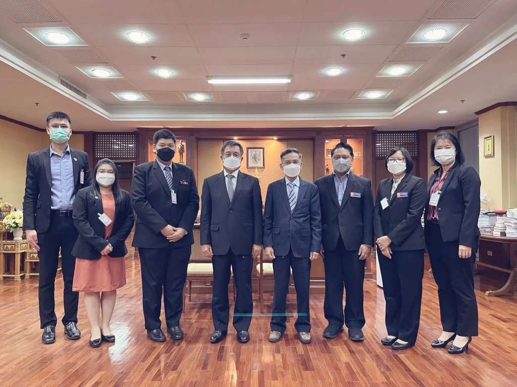 651007 01 1 คณะนิติศาสตร์ เข้าคารวะและแสดงความยินดีแด่ท่าน ศาสตราจารย์พิเศษ ดร.วรพจน์ วิศรุตพิชญ์