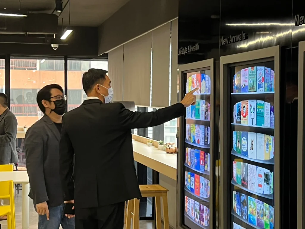 สำนักบริการการศึกษาและบรรณสาร ศึกษาดูงานการดำเนินงานของห้องสมุด AIS