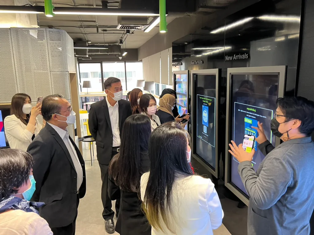 สำนักบริการการศึกษาและบรรณสาร ศึกษาดูงานการดำเนินงานของห้องสมุด AIS