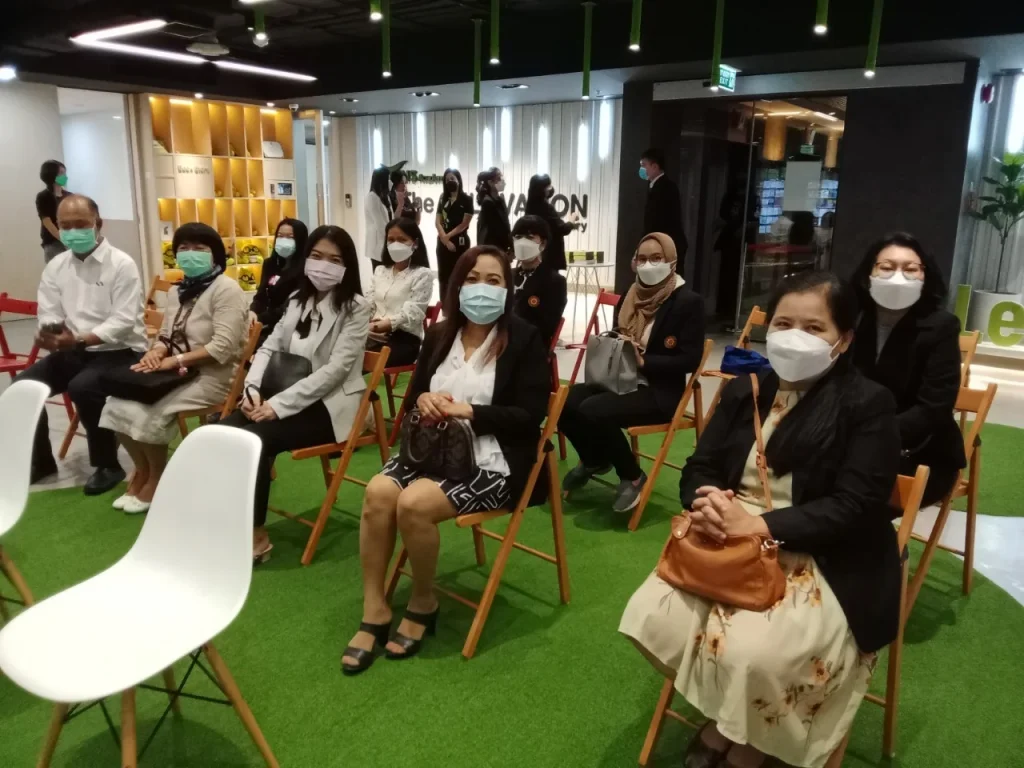 สำนักบริการการศึกษาและบรรณสาร ศึกษาดูงานการดำเนินงานของห้องสมุด AIS