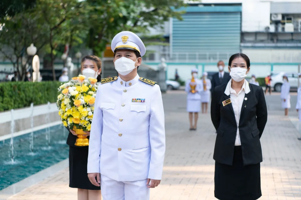 651019 02 ‘นิด้า’ วางพานพุ่มดอกไม้ ‘วันเทคโนโลยีของไทย’