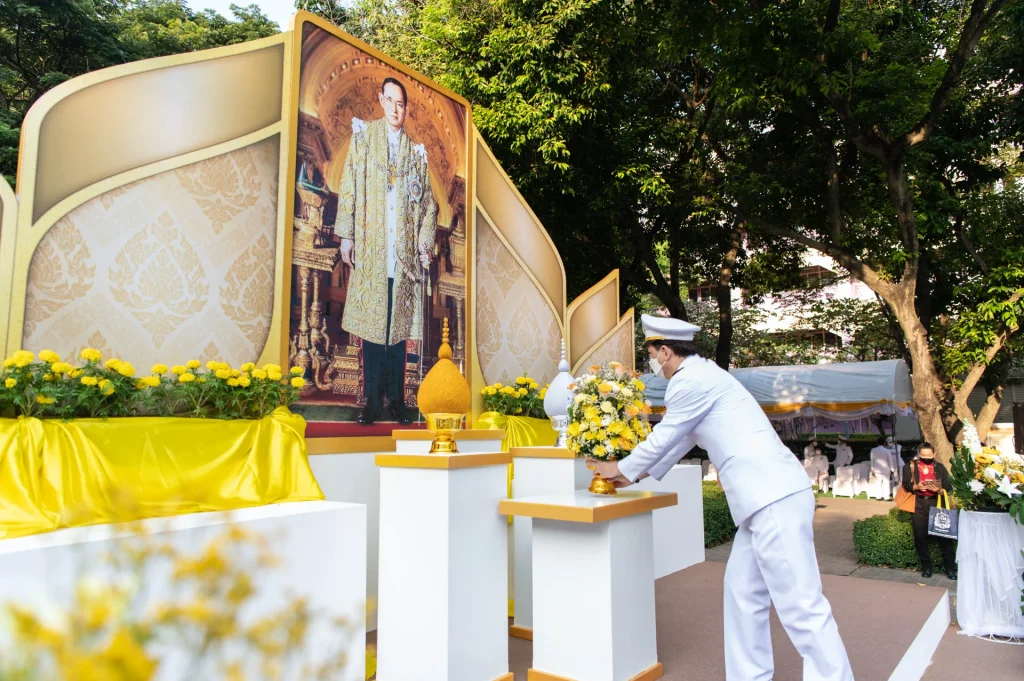 651019 04 ‘นิด้า’ วางพานพุ่มดอกไม้ ‘วันเทคโนโลยีของไทย’