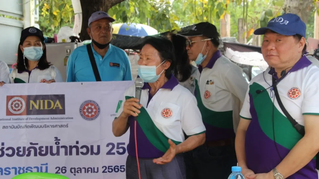 ร่วมพลังร่วมใจ เครือข่ายศิษย์เก่านิด้า นำถุงยังชีพช่วยเหลือผู้ประสบอุทกภัย จ.อุบลราชธานี