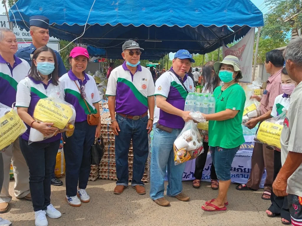 ร่วมพลังร่วมใจ เครือข่ายศิษย์เก่านิด้า นำถุงยังชีพช่วยเหลือผู้ประสบอุทกภัย จ.อุบลราชธานี