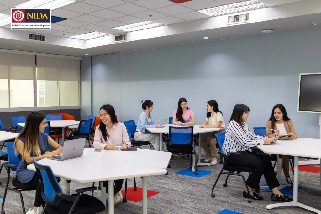 NIDA photo PR layout 03 ปรัชญาใหม่ของนิด้า: ปัญญาเพื่อการพัฒนาที่ยั่งยืน(WISDOM for Sustainable Development)