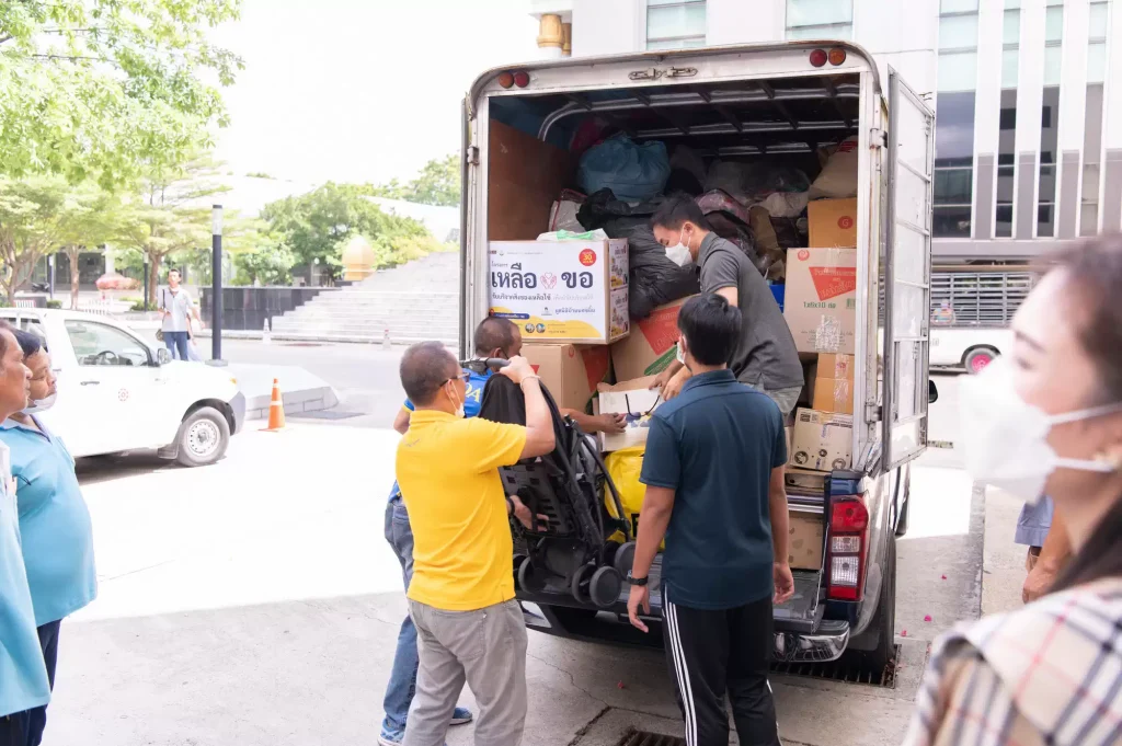 ‘นิด้า’ ร่วมบริจาคสิ่งของเหลือใช้แก่ ‘มูลนิธิบ้านนกขมิ้น’