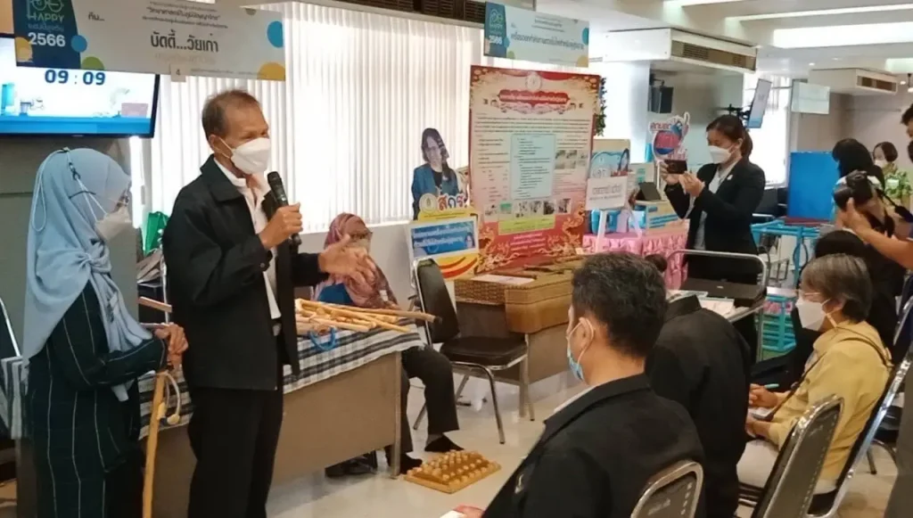 บ้านสุมาลี-คว้า-รางวัลชนะเลิศ_03 ท่องเที่ยวนิด้านำทีมศูนย์การเรียนรู้เพื่อการพึ่งตนเอง บ้านสุมาลี คว้า “รางวัลชนะเลิศ” สิ่งประดิษฐ์เพื่อเสริมคุณภาพชีวิตสำหรับผู้สูงอายุ