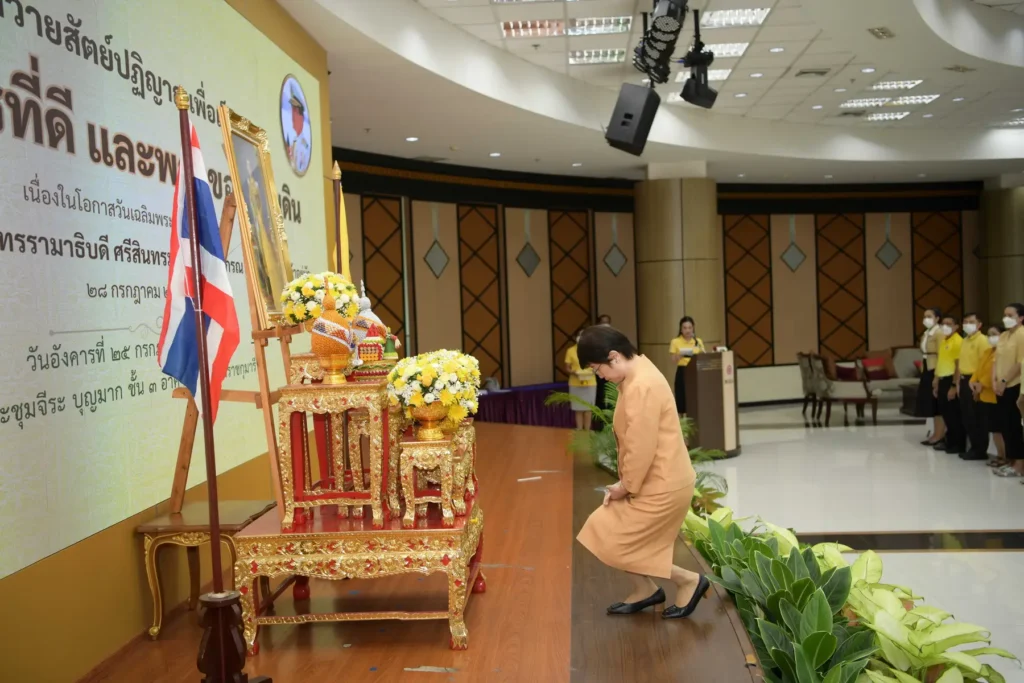 พิธีถวายสัตย์ปฏิญาณเพื่อเป็นข้าราชการที่ดีและพลังของแผ่นดิน03 ‘นิด้า’ จัดพิธีถวายสัตย์ปฏิญาณเพื่อเป็นข้าราชการที่ดีและพลังของแผ่นดิน