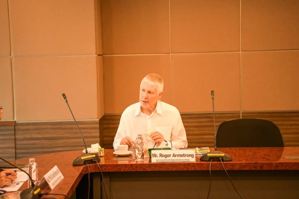 Official-Visit-by-the-Delegate-from-Victoria-University-of-Wellington02 ผู้แทนจาก Victoria University of Wellington (VUW) ประเทศนิวซีแลนด์ เยือนสถาบัน