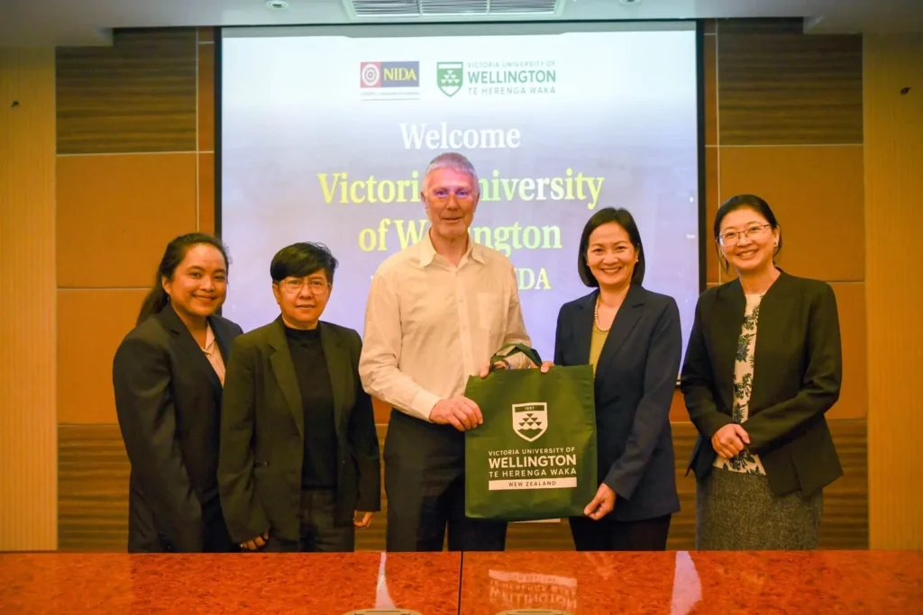 Official-Visit-by-the-Delegate-from-Victoria-University-of-Wellington04 ผู้แทนจาก Victoria University of Wellington (VUW) ประเทศนิวซีแลนด์ เยือนสถาบัน