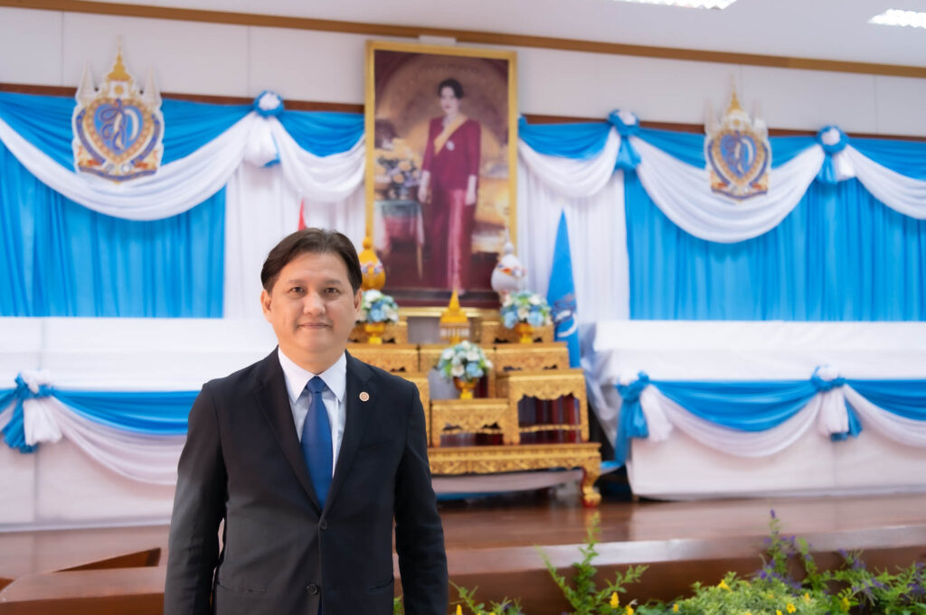 ‘นิด้า’ ร่วมกิจกรรมทำบุญตักบาตรเทิดพระเกียรติ 91 พรรษา ‘พระพันปีหลวง’