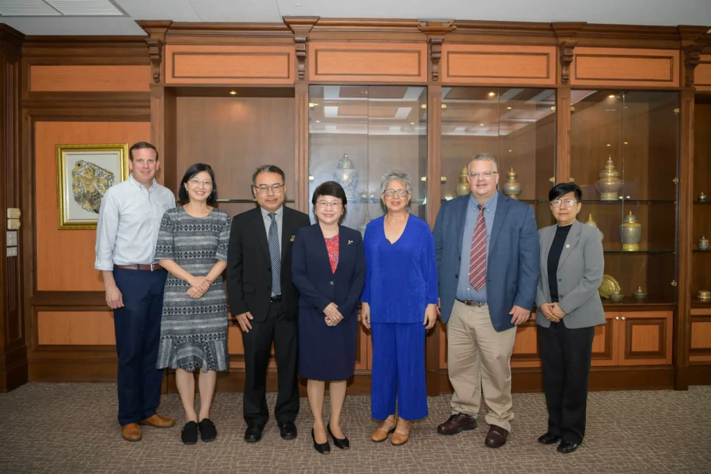ผู้แทนจาก-IU-และ-USAID-เยือนสถาบัน-04 คณะผู้แทนจาก Indiana University (IU) และ The United States Agency for International Development (USAID) เยือนสถาบันบัณฑิตพัฒนบริหารศาสตร์