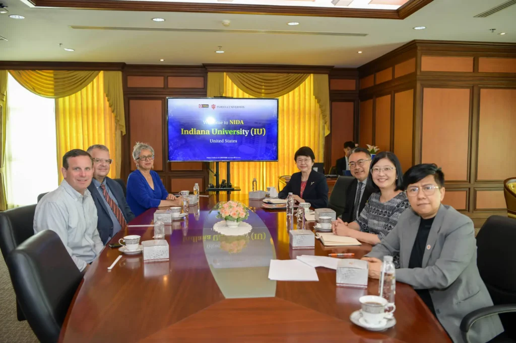 ผู้แทนจาก-IU-และ-USAID-เยือนสถาบัน-05 คณะผู้แทนจาก Indiana University (IU) และ The United States Agency for International Development (USAID) เยือนสถาบันบัณฑิตพัฒนบริหารศาสตร์
