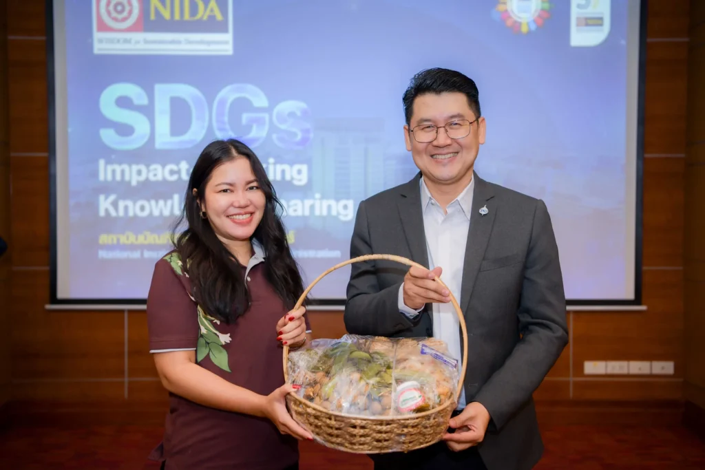 นิด้า ต้อนรับคณะศึกษาดูงานจากมหาวิทยาลัยเทคโนโลยีราชมงคลล้านนา