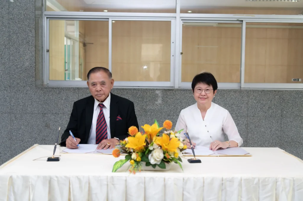 ‘นิด้า’ จัดพิธีทำบุญ และร่วมเป็นเกียรติในการรับมอบของบริจาคเพื่อใช้ประโยชน์ในการพัฒนา ‘ศูนย์การศึกษาสีคิ้ว’