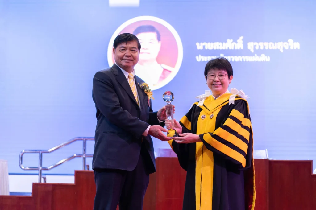 ‘นิด้า’ จัดพิธีไหว้ครู และพิธีมอบโล่/รางวัล ประจำปี 2566