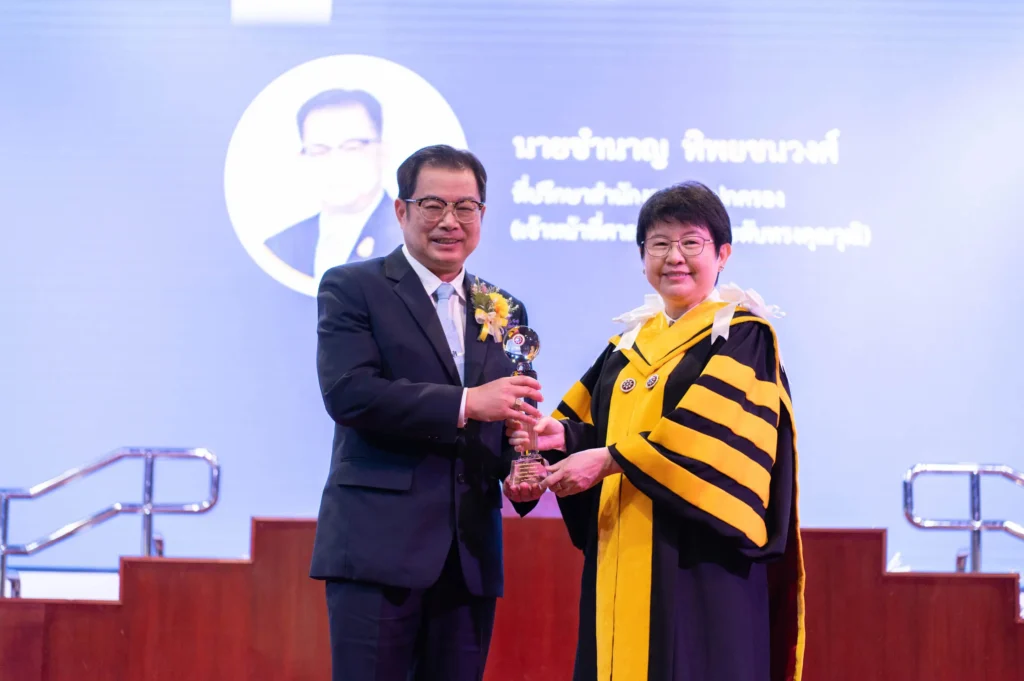 ‘นิด้า’ จัดพิธีไหว้ครู และพิธีมอบโล่/รางวัล ประจำปี 2566