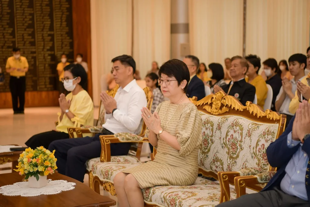 ‘นิด้า’ จัดพิธีทำบุญตักบาตร น้อมรำลึกในพระมหากรุณาธิคุณ ในหลวงรัชกาลที่ ๙ ผู้ทรงก่อกำเนิดสถาบัน