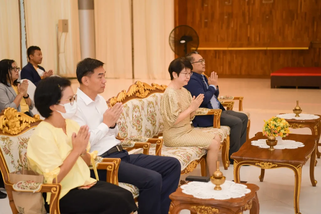 ‘นิด้า’ จัดพิธีทำบุญตักบาตร น้อมรำลึกในพระมหากรุณาธิคุณ ในหลวงรัชกาลที่ ๙ ผู้ทรงก่อกำเนิดสถาบัน