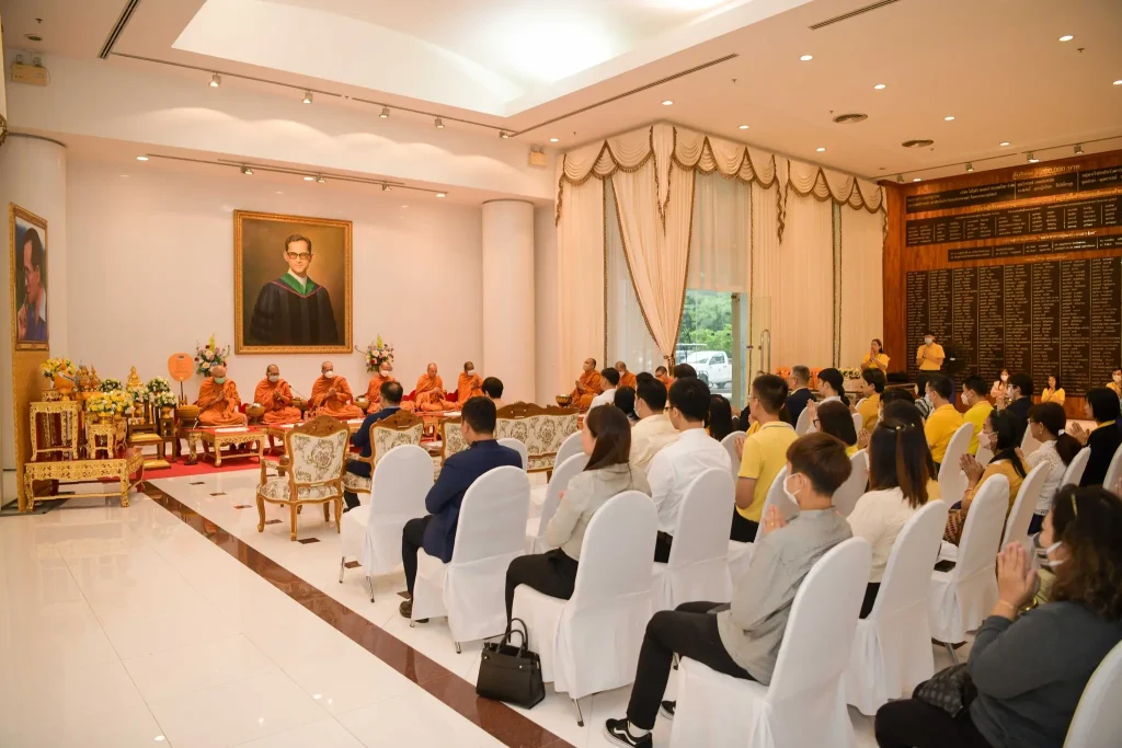 ‘นิด้า’ จัดพิธีทำบุญตักบาตร น้อมรำลึกในพระมหากรุณาธิคุณ ในหลวงรัชกาลที่ ๙ ผู้ทรงก่อกำเนิดสถาบัน