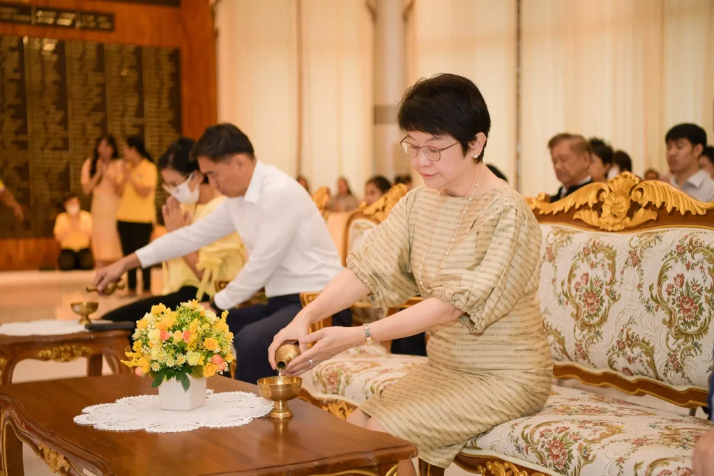 ‘นิด้า’ จัดพิธีทำบุญตักบาตร น้อมรำลึกในพระมหากรุณาธิคุณ ในหลวงรัชกาลที่ ๙ ผู้ทรงก่อกำเนิดสถาบัน