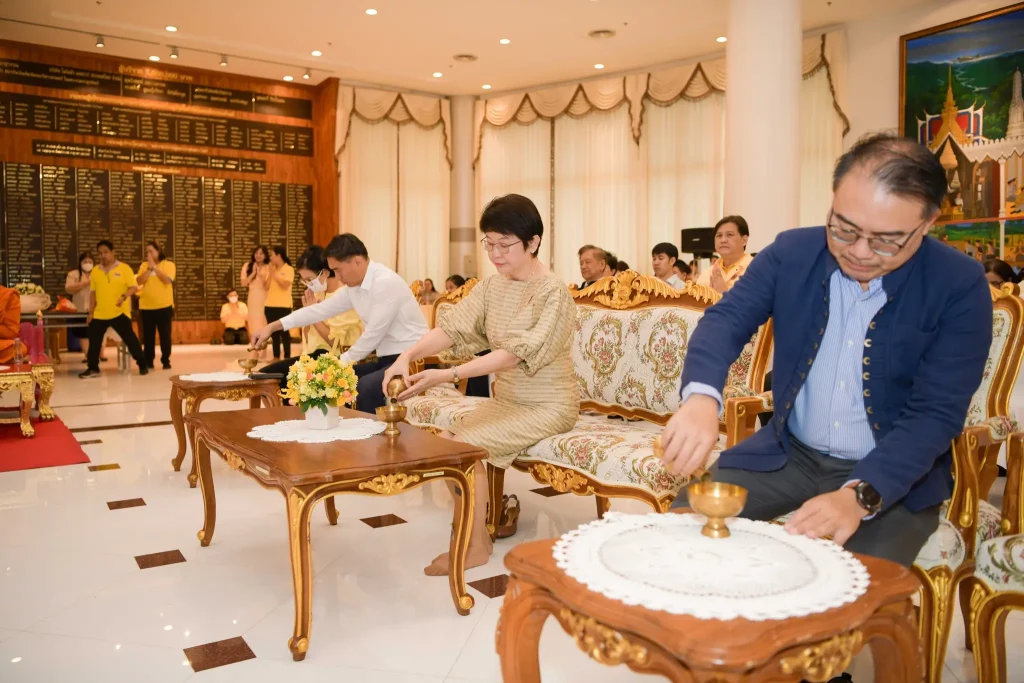 ‘นิด้า’ จัดพิธีทำบุญตักบาตร น้อมรำลึกในพระมหากรุณาธิคุณ ในหลวงรัชกาลที่ ๙ ผู้ทรงก่อกำเนิดสถาบัน