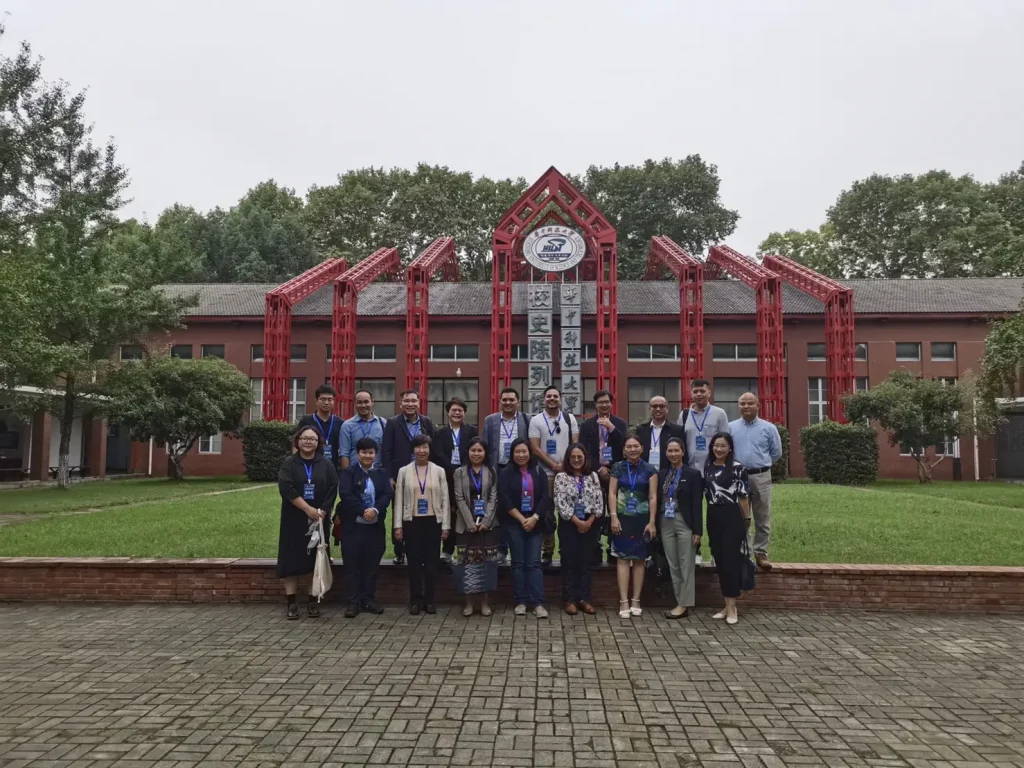 NIDA เยือน Huazhong University of Science and Technology (HUST)