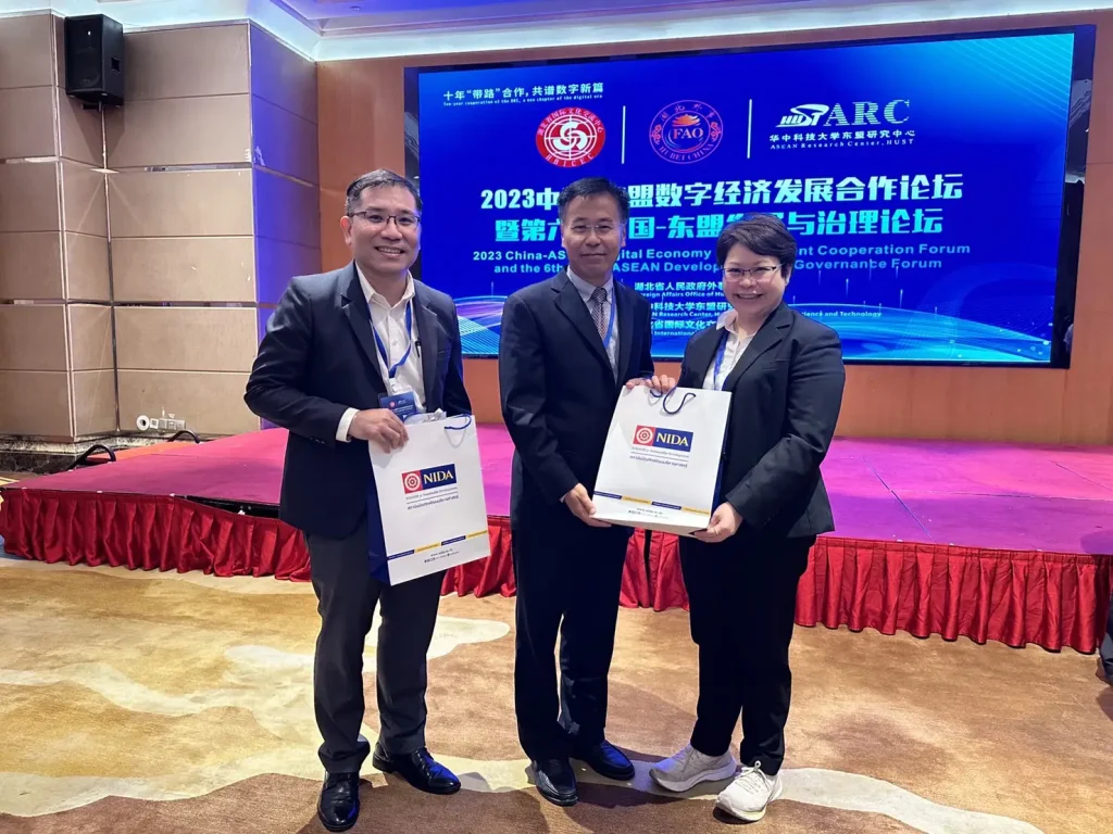 NIDA เยือน Huazhong University of Science and Technology (HUST)