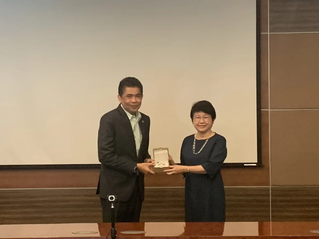 นิด้าหารือกับธ.ก.ส.661017_01 NIDA ประชุมหารือความร่วมมือในการพัฒนาชุมชนและสิ่งแวดล้อมร่วมกับธนาคารเพื่อการเกษตรและสหกรณ์ (ธ.ก.ส.)