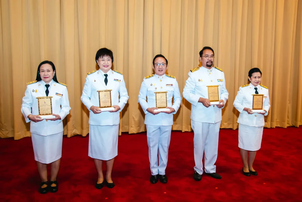 ขอแสดงความยินดีแด่ “รศ.ดร.อดิศร์ อิศรางกูร ณ อยุธยา” เข้ารับโล่พระราชทาน ‘อาจารย์ดีเด่นแห่งชาติ ประจำปี พ.ศ. 2566’ ในสาขาสังคมศาสตร์