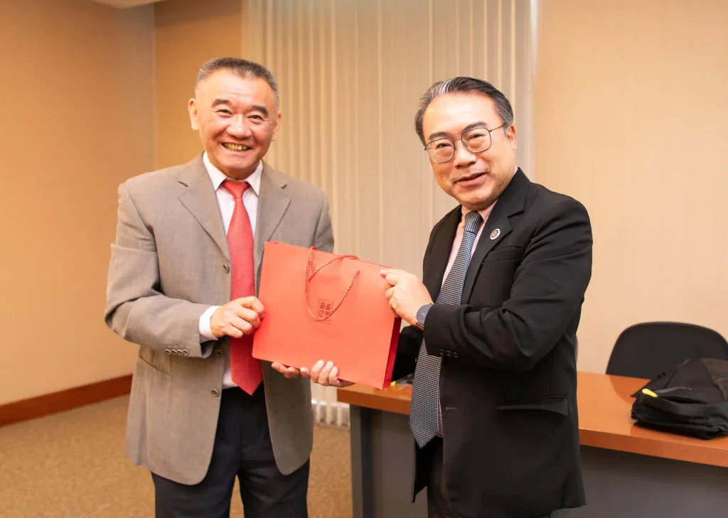 Alliance of China-Thailand Universities และ Institute for East & West International Education เยือนสถาบัน