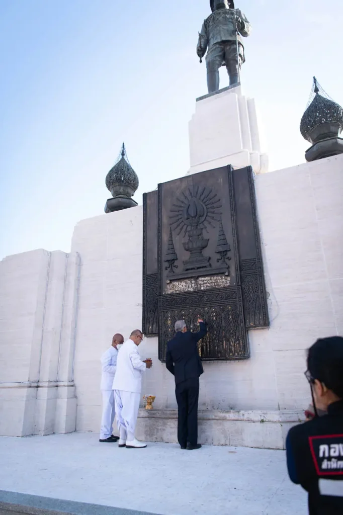 ‘นิด้า’ ร่วมพิธีบวงสรวงพระบรมราชานุสรณ์ ร.๖ เตรียมพร้อมการจัดงานวันกาชาด ๑๐๐ ปี ณ สวนลุมพินี