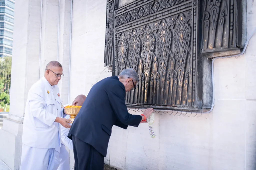 ‘นิด้า’ ร่วมพิธีบวงสรวงพระบรมราชานุสรณ์ ร.๖ เตรียมพร้อมการจัดงานวันกาชาด ๑๐๐ ปี ณ สวนลุมพินี