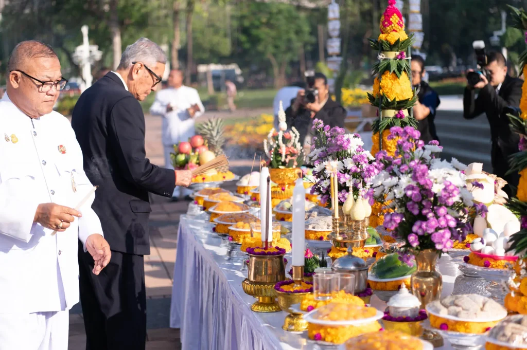 ‘นิด้า’ ร่วมพิธีบวงสรวงพระบรมราชานุสรณ์ ร.๖ เตรียมพร้อมการจัดงานวันกาชาด ๑๐๐ ปี ณ สวนลุมพินี